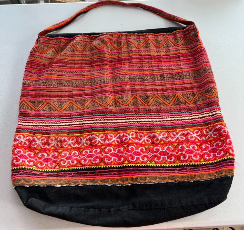 J.P. & Mattie Shoulder Bag Large Pink And Red Geometric Design Zipper Closure